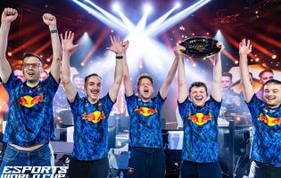 Team Redline obhajuje svůj titul na mistrovství světa v esportech ziskem trofeje pro rok 2025